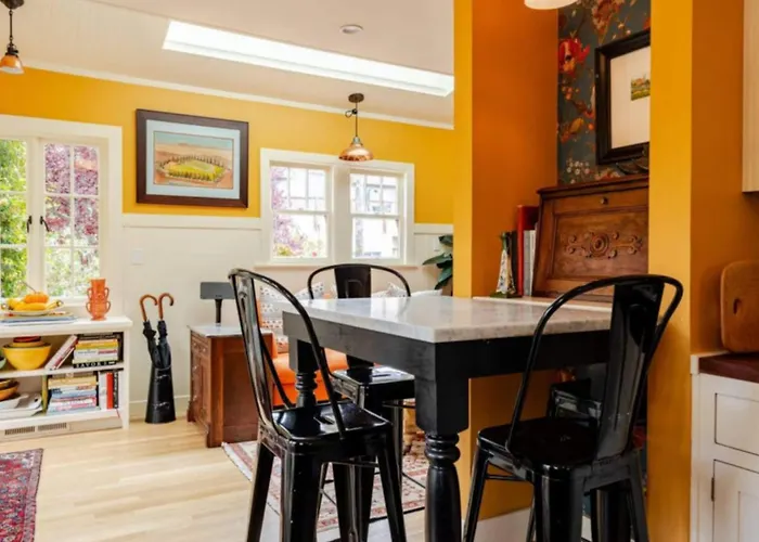 Majestaetisches Heim Koeln * קלן